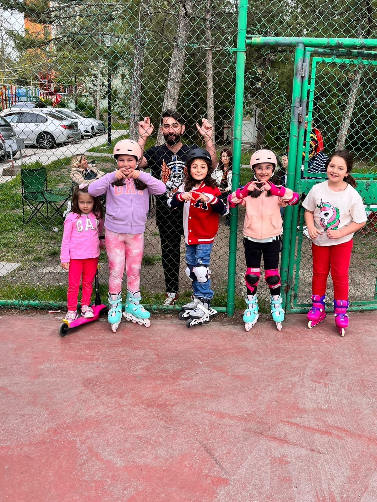 Ankara'da çocuklara paten eğitimi veren profesyonel eğitmen